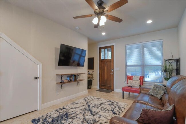 Building Photo - 565 Demarett Dr
