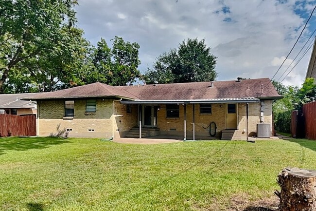 Building Photo - 11029 Watterson Dr