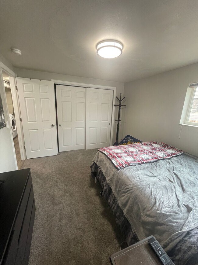 Building Photo - Renovated 3 Bedroom 1.5 Bathroom in Arvada!