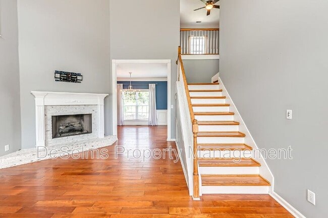 Building Photo - 701 Brent Glen Pl