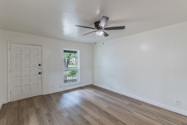 Building Photo - Remodeled 2BR Home w/ Fenced Yard – Only $1395