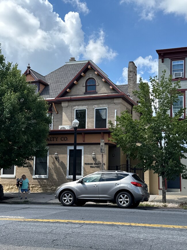 Building Photo - 316 W Broad St