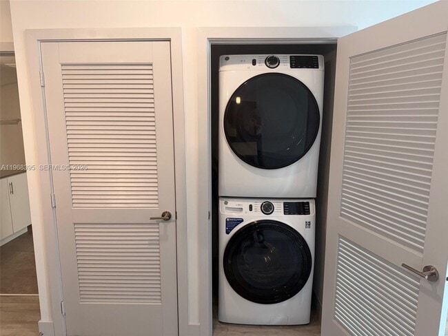 Building Photo - 9000 Ramblewood Dr