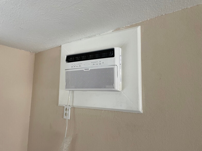 Building Photo - 10908 Kibbee Ave