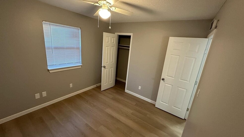 Building Photo - 742 Demaret Dr