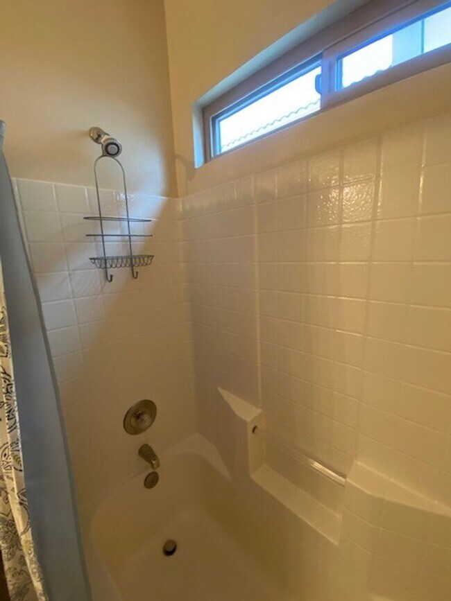 Building Photo - Beautiful 3-Bedroom Home with Vaulted Ceilings & Private Fenced Yard