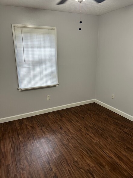 Building Photo - 102 Pine Island Dr
