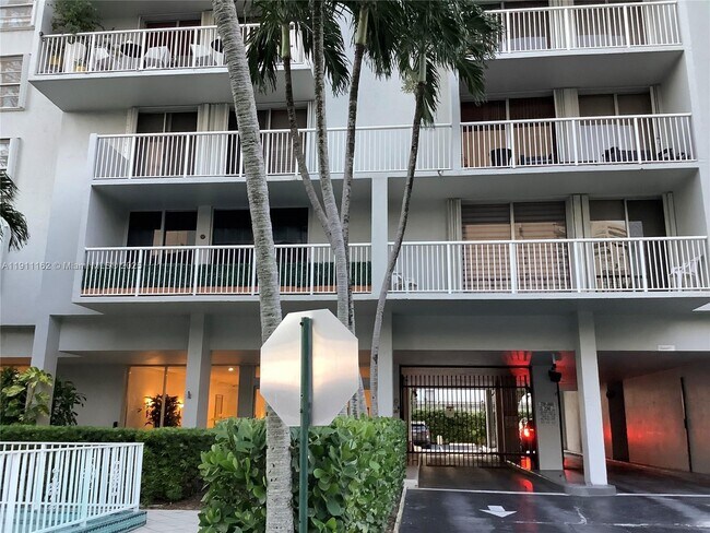 Building Photo - 150 SE 25th Rd