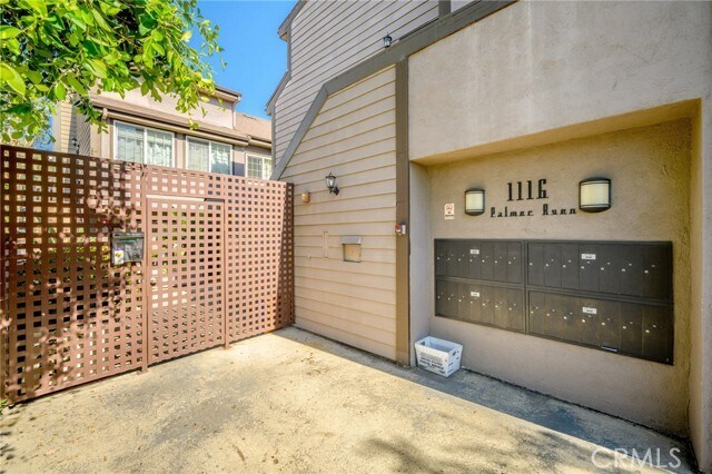 Building Photo - 1116 E Palmer Ave