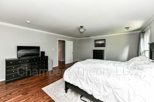 Building Photo - 2030 Spring Branch Dr
