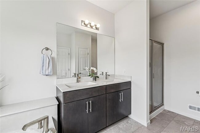 Building Photo - 168 Hidden Bluffs Dr