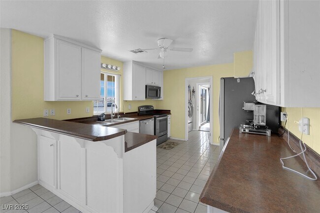 Building Photo - 1800 Red Rock Dr