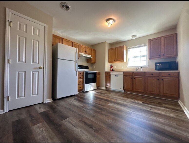 Primary Photo - 35 Christine Dr