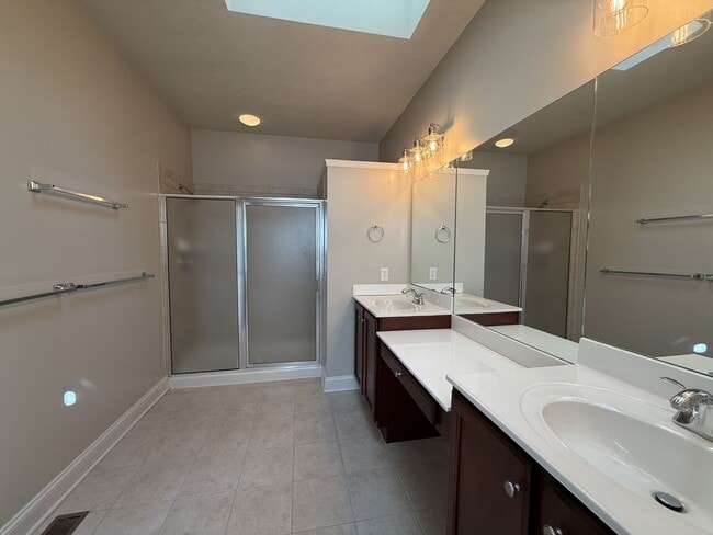 Building Photo - Three Bedroom Collegiate Station Home