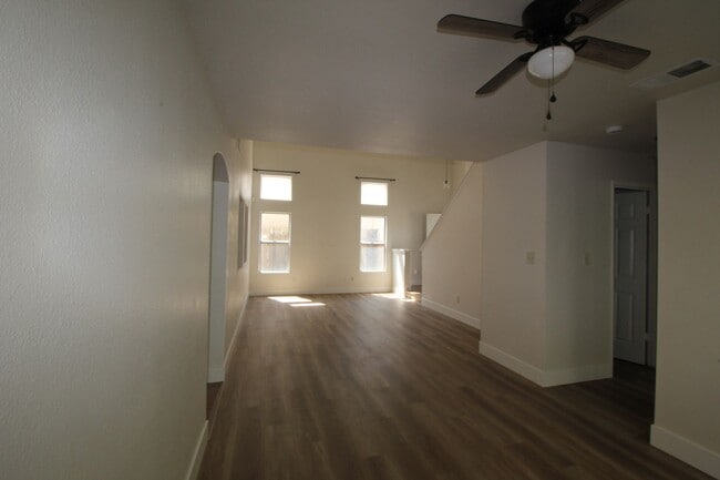 Building Photo - 9405 Salinger St