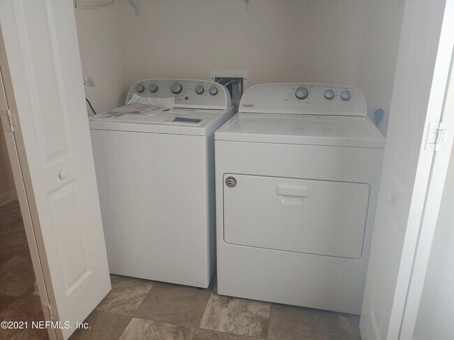 Building Photo - 340 Servia Dr