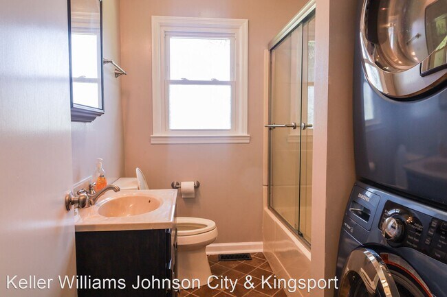 Building Photo - 2 br, 1 bath House - 617 Range St