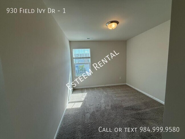 Building Photo - 930 Field Ivy Dr