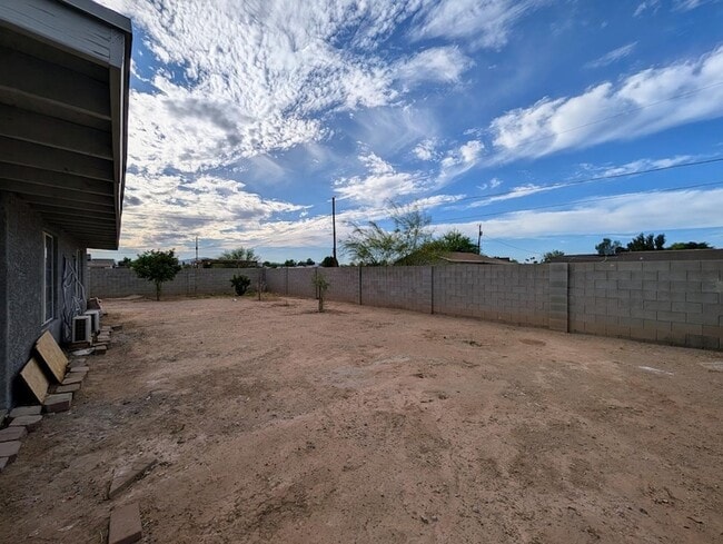 Building Photo - 13208 W Tuckey Ln