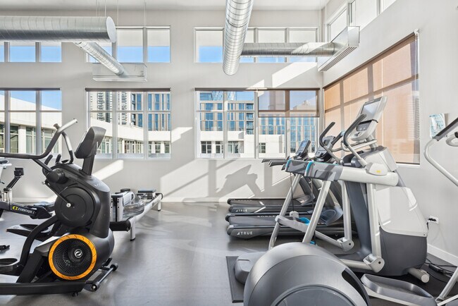 Building Photo - 901 W Madison St