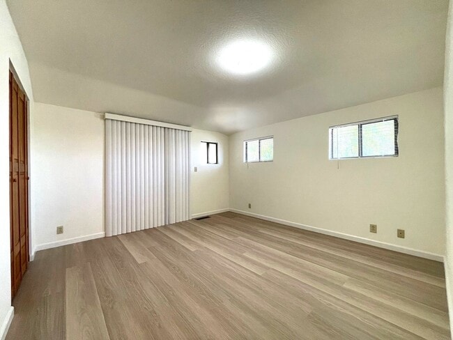 Building Photo - Newly Renovated 4BR / 2.5BA Home with Partial Bay Views.