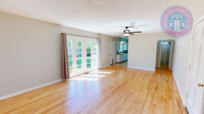 Building Photo - Great Locaton, Small Pet Negotiable w/ Pet Rent