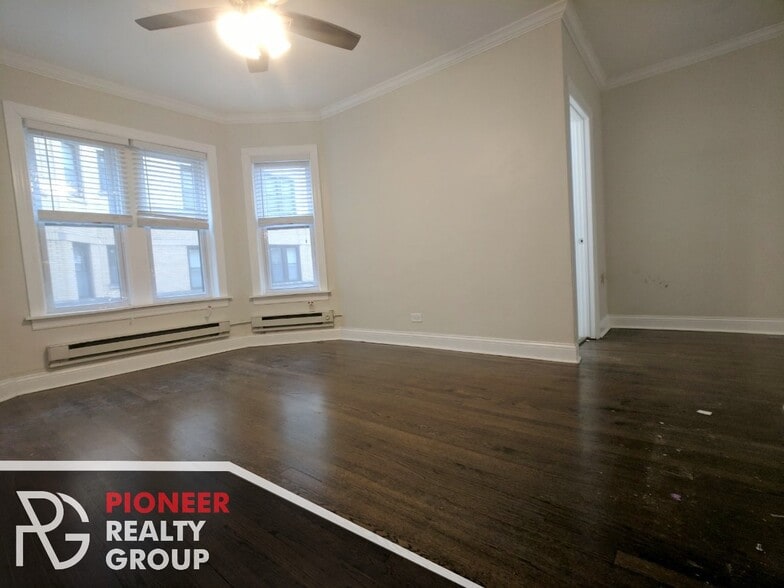 Building Photo - 3814 N Greenview Ave