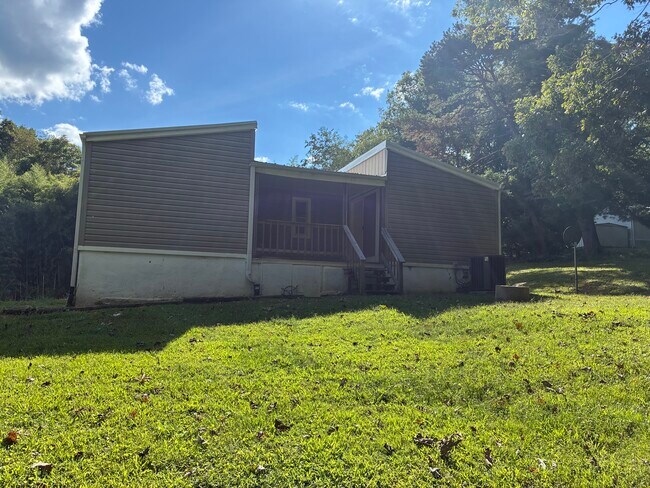 Building Photo - LJE #11