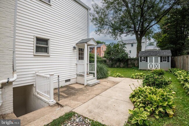 Building Photo - 9315 Linden Ave