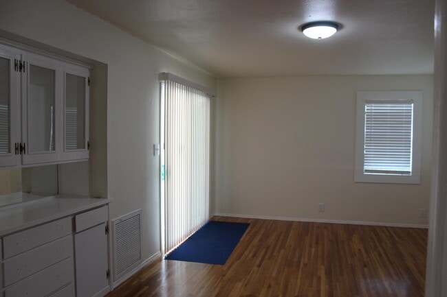 Building Photo - 1996 N 11th Ave