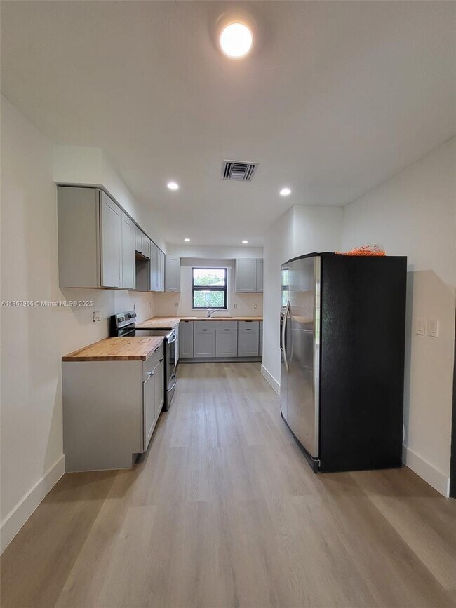 Building Photo - 816 NE 91st Terrace