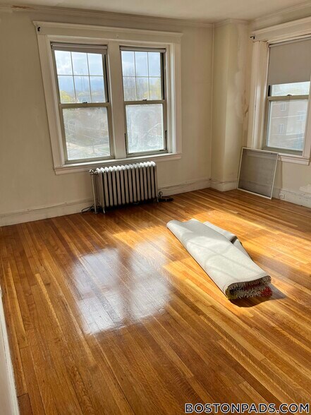 Building Photo - 86 Maple St