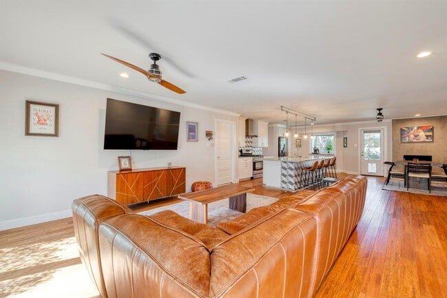 Building Photo - 600 Jetta Ct