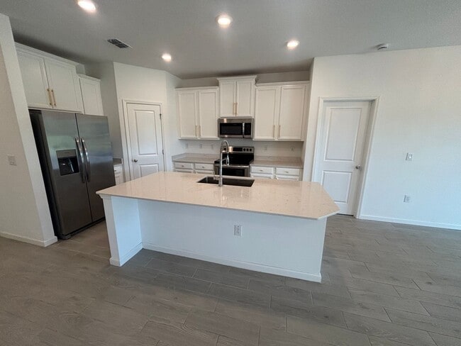 Building Photo - Stunning 3 Bedroom 2 Bath, Great Location! (Freedom Crossing Preserve)