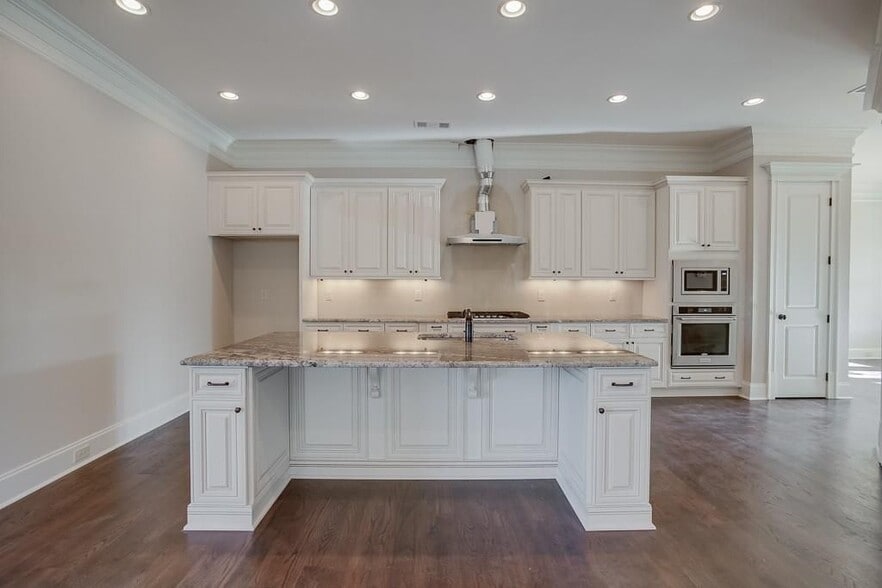 Building Photo - 5869 Chickasaw Ln