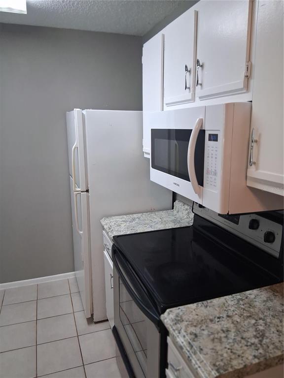 Building Photo - 2561 Grassy Point Dr