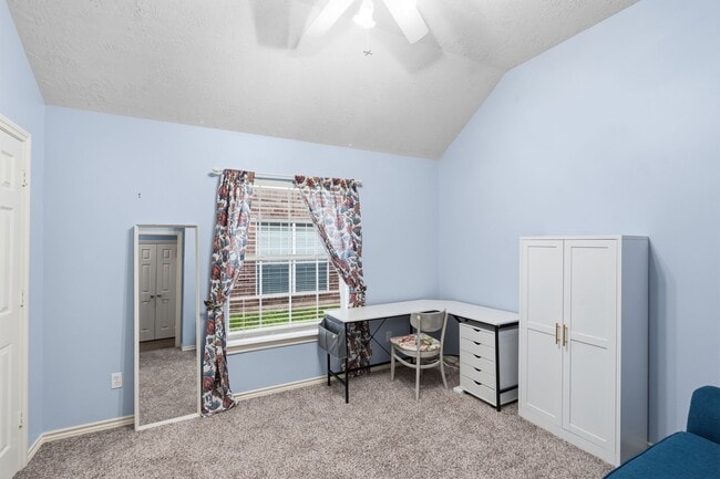 Building Photo - 10134 W Temple Dr