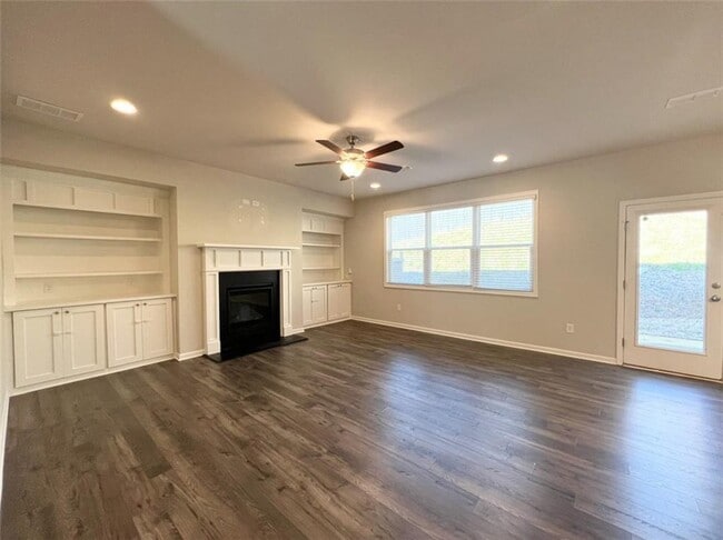 Building Photo - 1865 Parkades Path