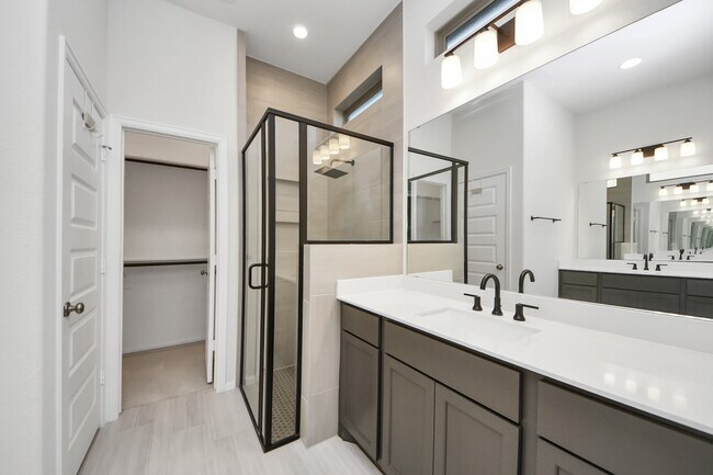 Building Photo - 25931 Dawning Torch Trce