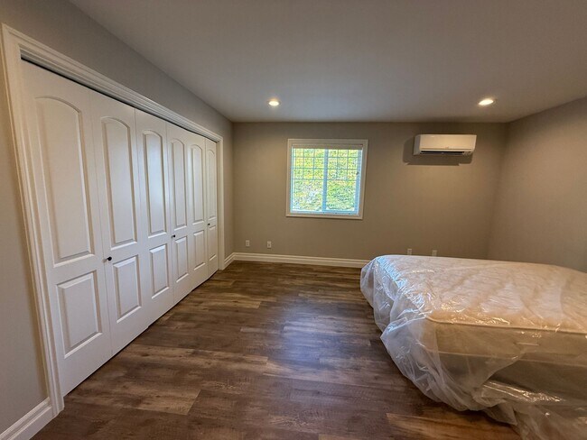 Building Photo - POULSBO - BEAUTIFUL AND BRANDNEW 1 BED 1 BATH