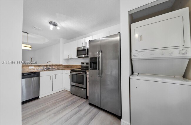 Building Photo - 14260 SW 121st Pl