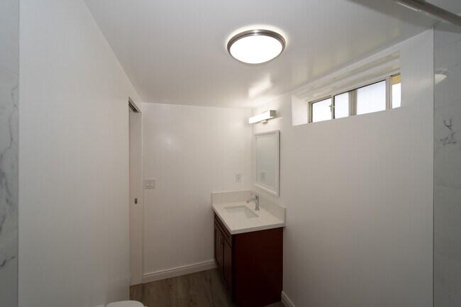 Building Photo - 1957 Hoohai St