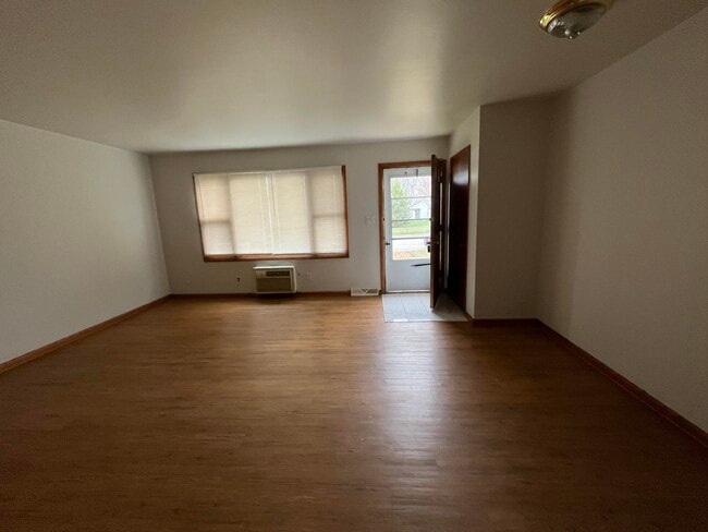 Building Photo - 8142 W Howard Ave