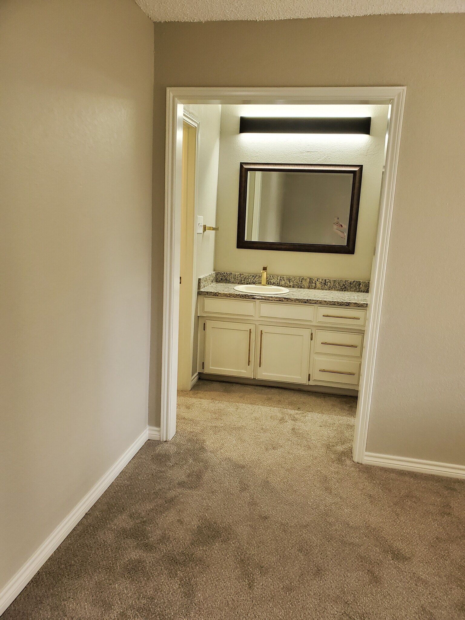 Second bedroom - 106 N Troy Ave