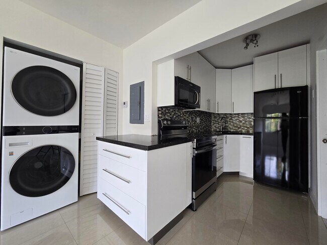 Building Photo - 201 SE 6th Ave