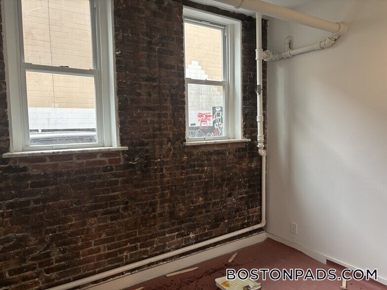 Building Photo - 109 Peterborough St