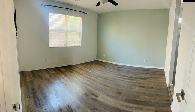 Building Photo - Move-In Ready Surprise Home – Military Dis...
