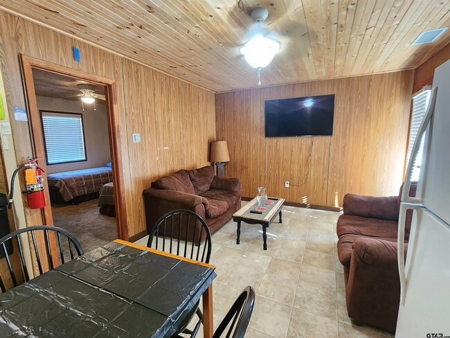 Building Photo - 845B CR 1987