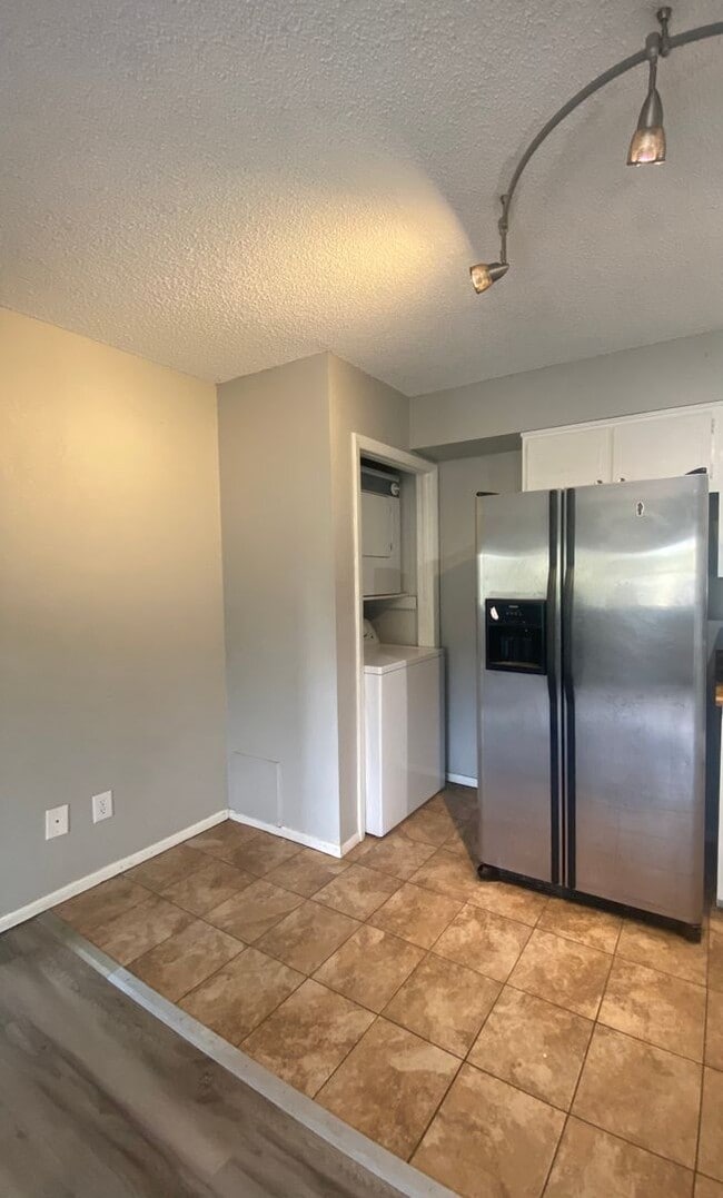 Building Photo - 2030 W Yampa St