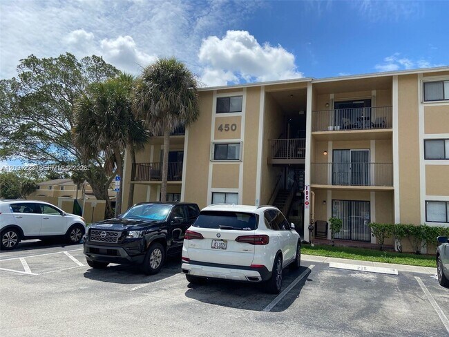 Building Photo - 450 Palm Cir